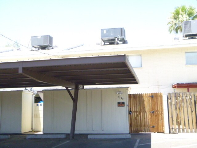 Building Photo - 3 Bedroom 1.5 Bath with Covered Parking