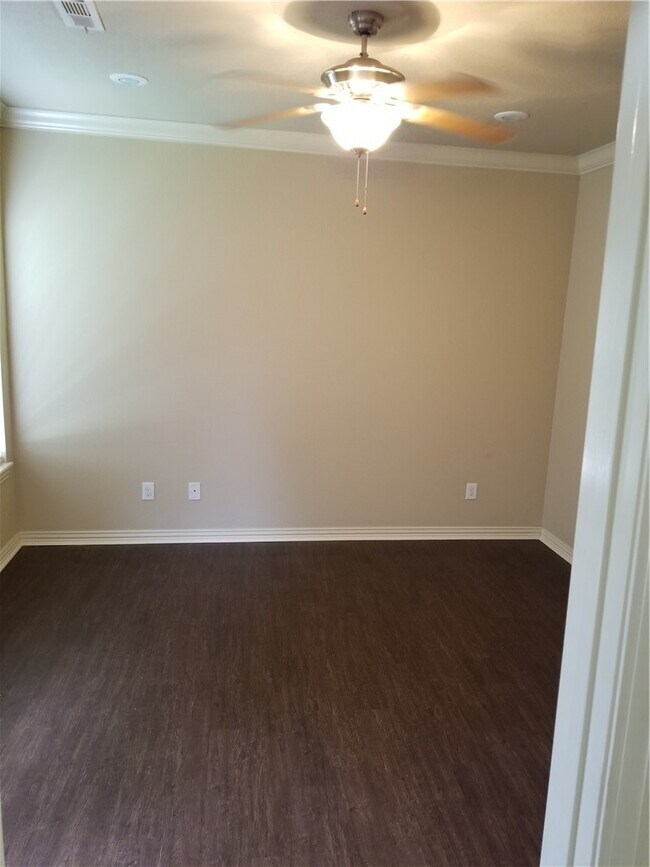Foto del edificio - 637 N Longfellow Ln