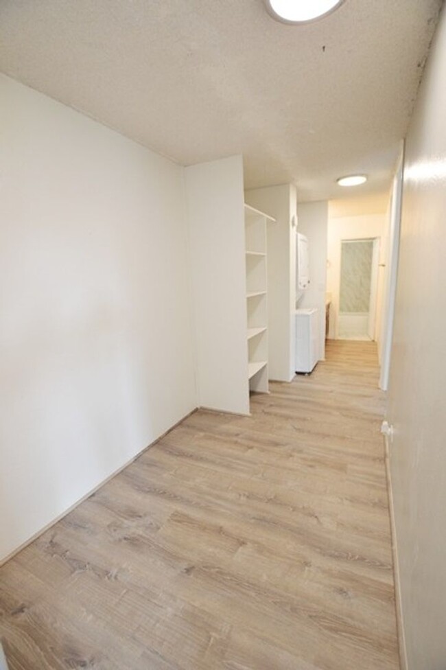 Building Photo - Pearl 1 - 2 bedroom, 1 bath, 1 parking