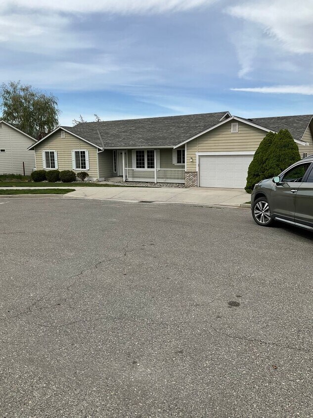 Primary Photo - 1509 Seneca Pl