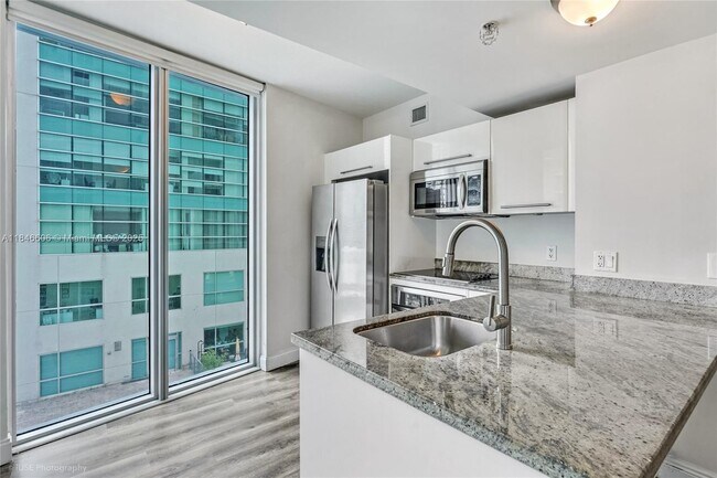 Foto del edificio - 185 SW 7th St