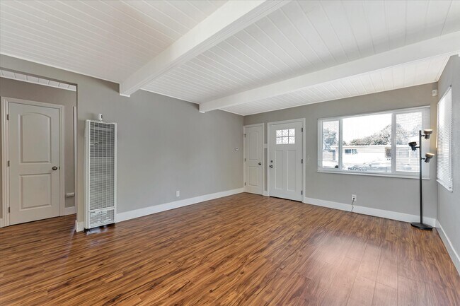 Building Photo - 452 Sheryl Dr