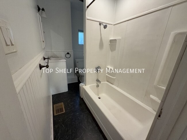 Building Photo - 669 19th St