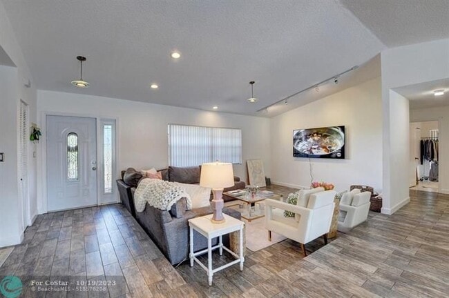 Building Photo - 17679 Woodview Terrace