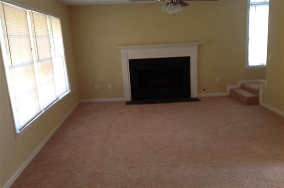 Building Photo - 1838 Silver Creek Dr