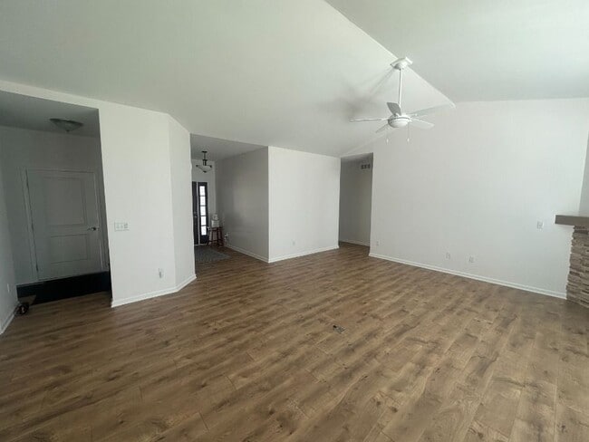 Building Photo - 4532 Sina Ln