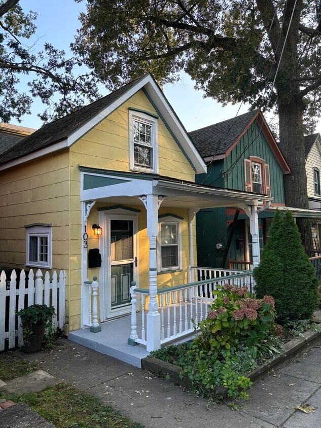 Foto principal - 103 1st Ave