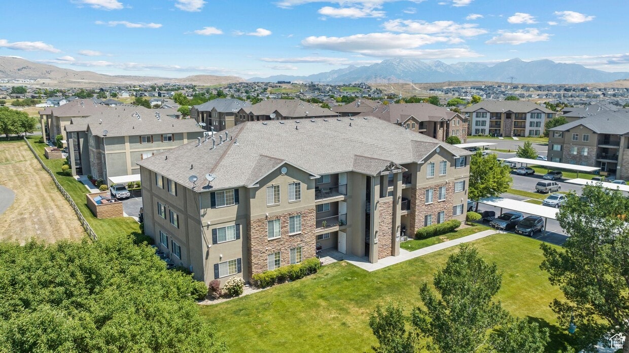 Primary Photo - Move In Special-Newly Updated Eagle Mounta...