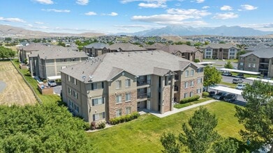 Building Photo - 3531 E Rock Creek Rd