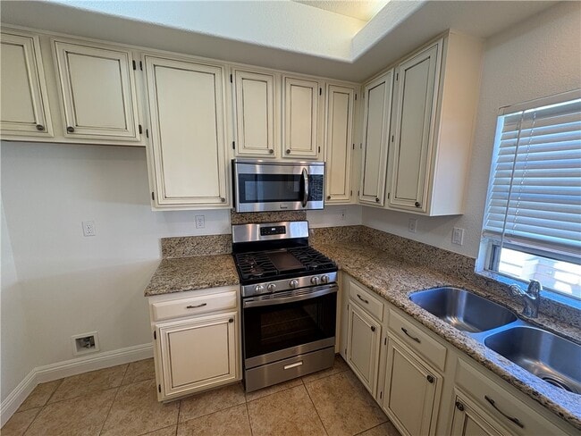 Building Photo - 1028 S Rossano Way