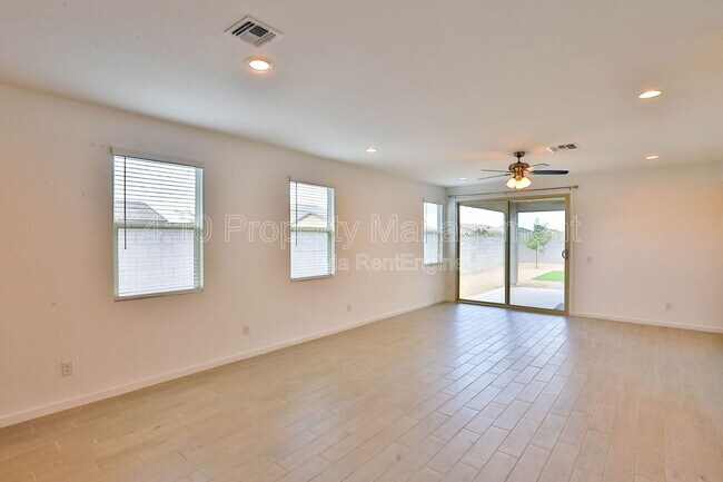 Building Photo - 4470 E Clydesdale St