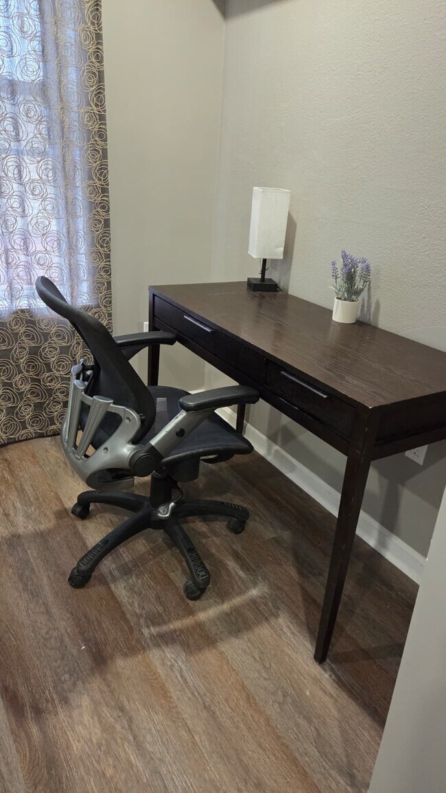 Foto del edificio - 1421 S Carey St