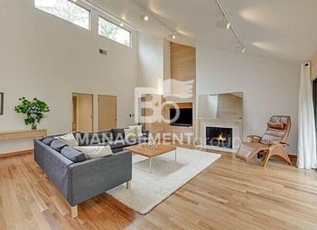 Foto del edificio - Bridlemile Retreat! Light & Bright Modern ...