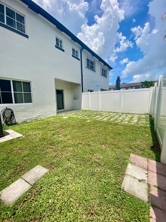 Building Photo - 12854 SW 49th Ct