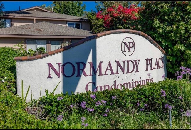 Foto del edificio - 1710 Normandy Pl