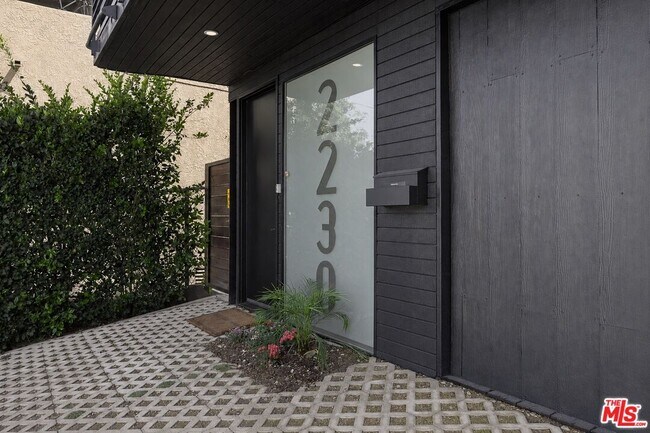 Foto del edificio - 2230 Glendale Blvd