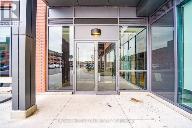 Photo du bâtiment - 2545-2545 Simcoe St N