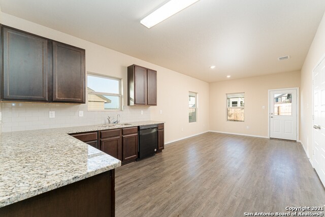 Foto del edificio - 2020 Cassiopeia Bend