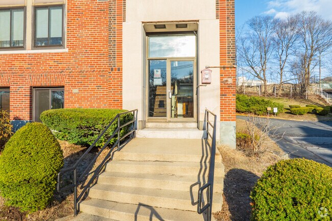 Entrance - Emerson 61 Square