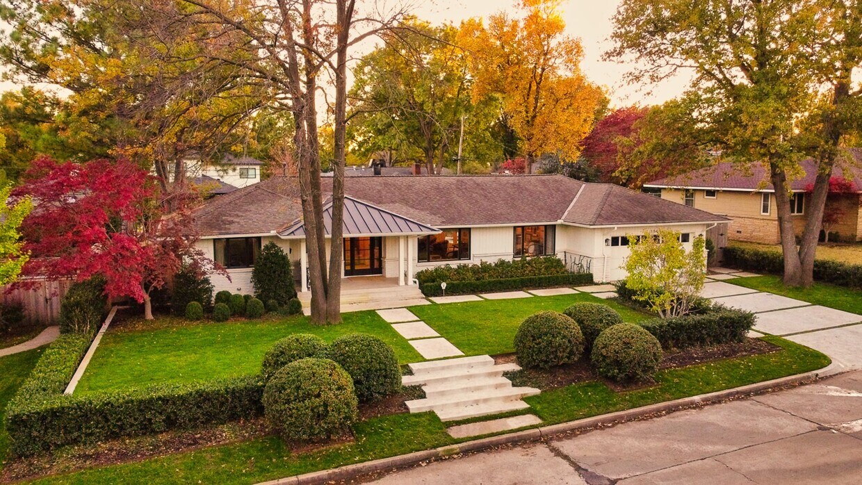 Primary Photo - Modern, fully equipped smart home