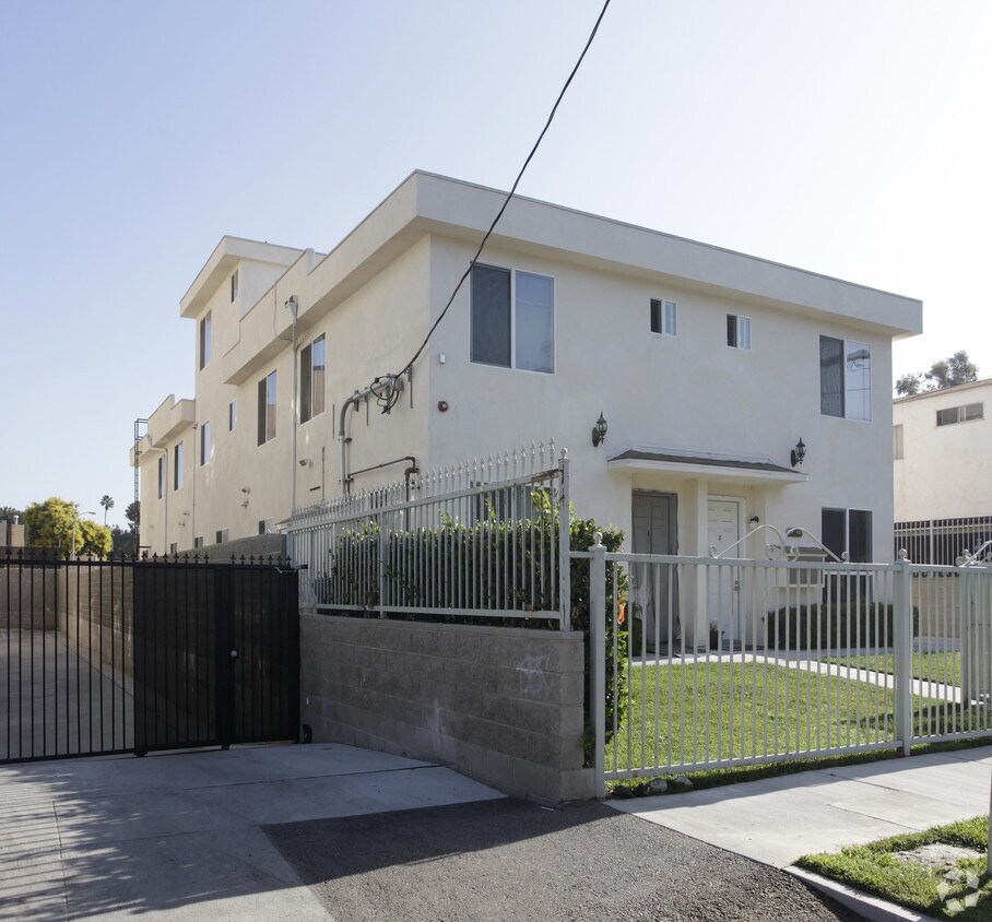 Foto del edificio - 11803 Hamlin St