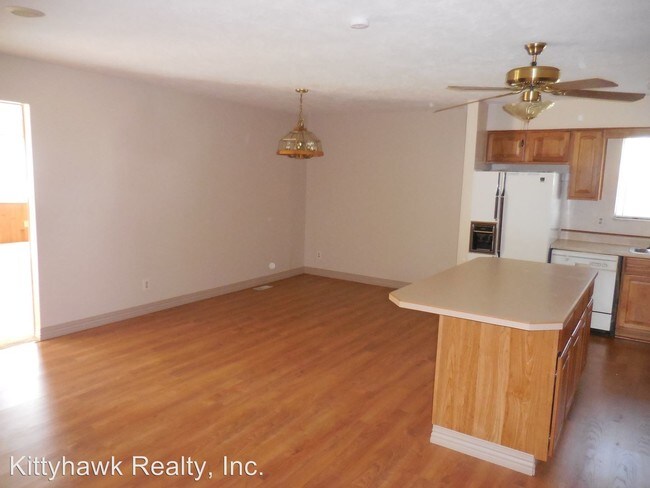 Building Photo - 4 br, 2.5 bath House - 1161 S Elm Street