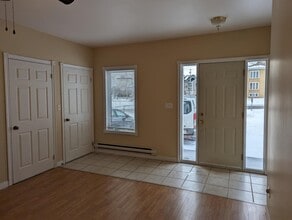 Building Photo - 233 Robinson St