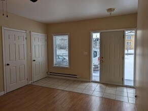 Building Photo - 233 Robinson St