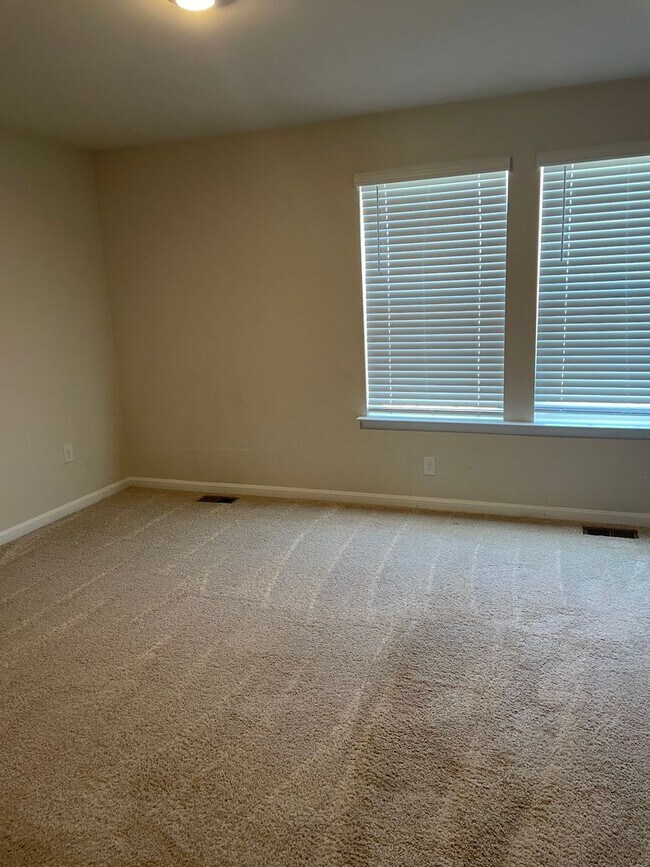 Foto del edificio - Locust Run Townhome Northeastern SD