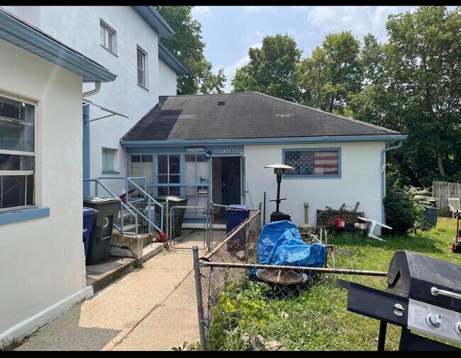 Building Photo - 745 Glendower Ave