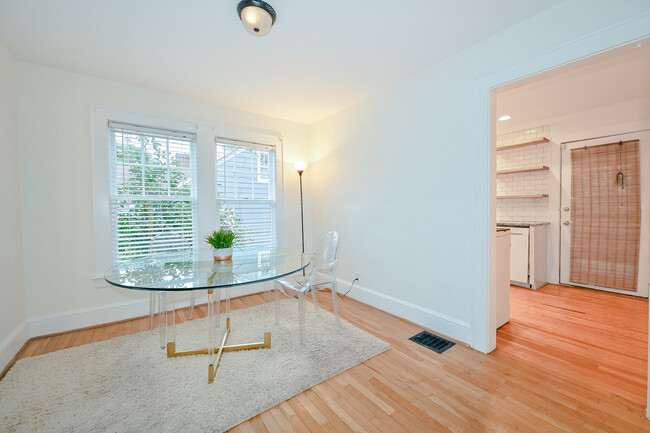 Foto del edificio - 1344 Winburn Dr