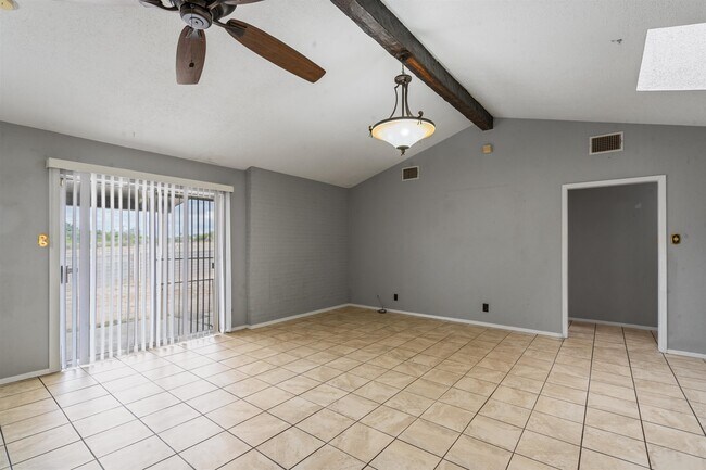 Foto del edificio - 334 Inspiration Way