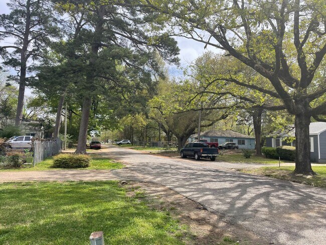 Building Photo - Remodeled 3 Bedroom Home
