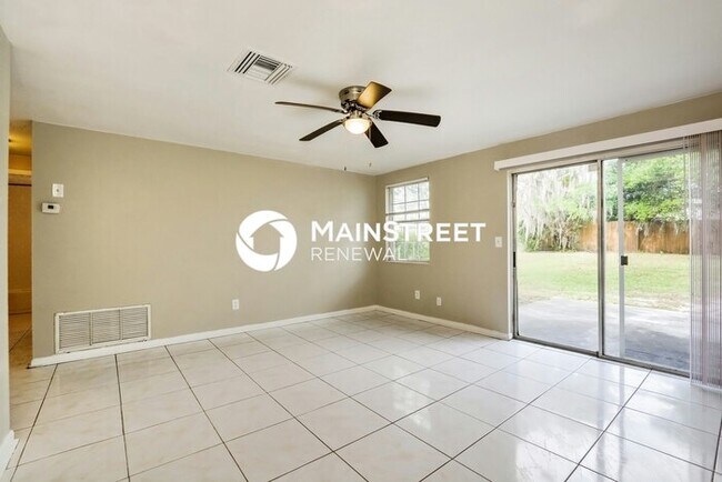 Foto del edificio - 3 Bedroom Pet-Friendly Home in Deltona, FL with Main Street Renewal