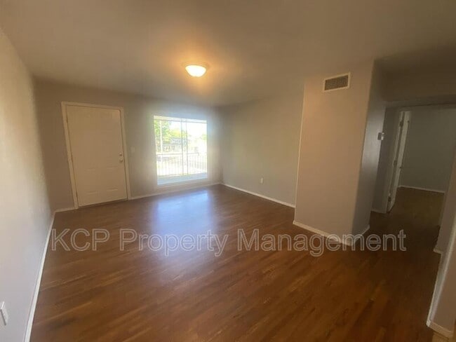 Building Photo - 115 N Albert Pike Ave