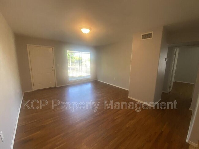 Foto del edificio - 115 N Albert Pike Ave