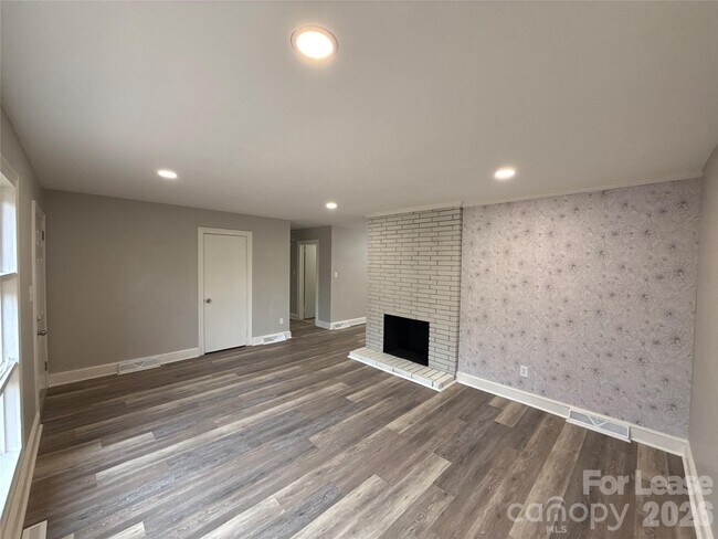 Foto del edificio - 2745 Dogwood Ave