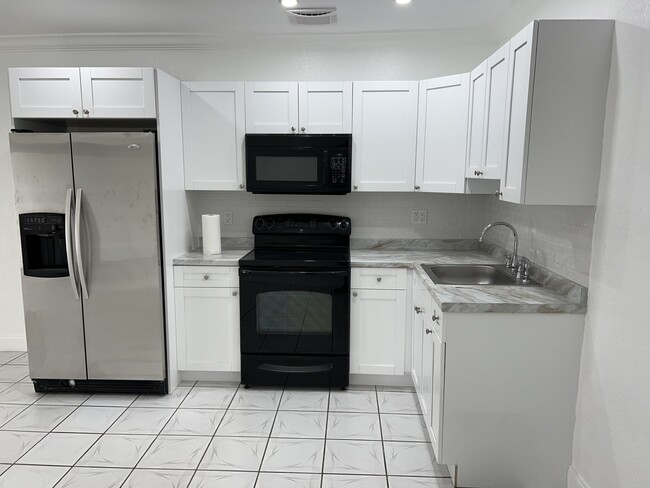 Kitchen - 649 W 14th St