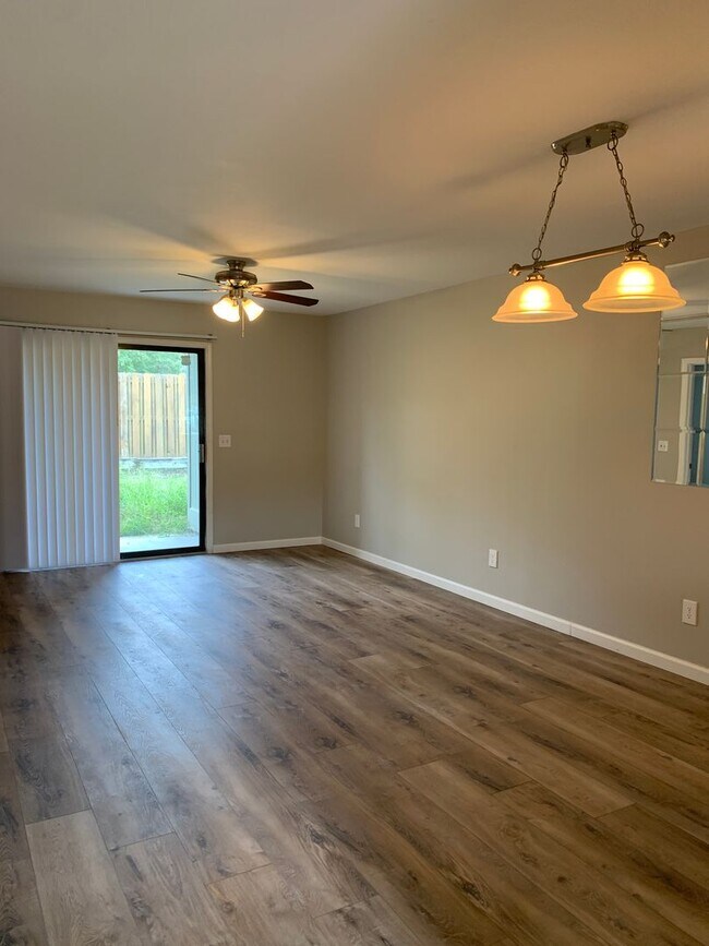 Building Photo - 2 Bedroom 2 Bath condo in Park Place Avail...