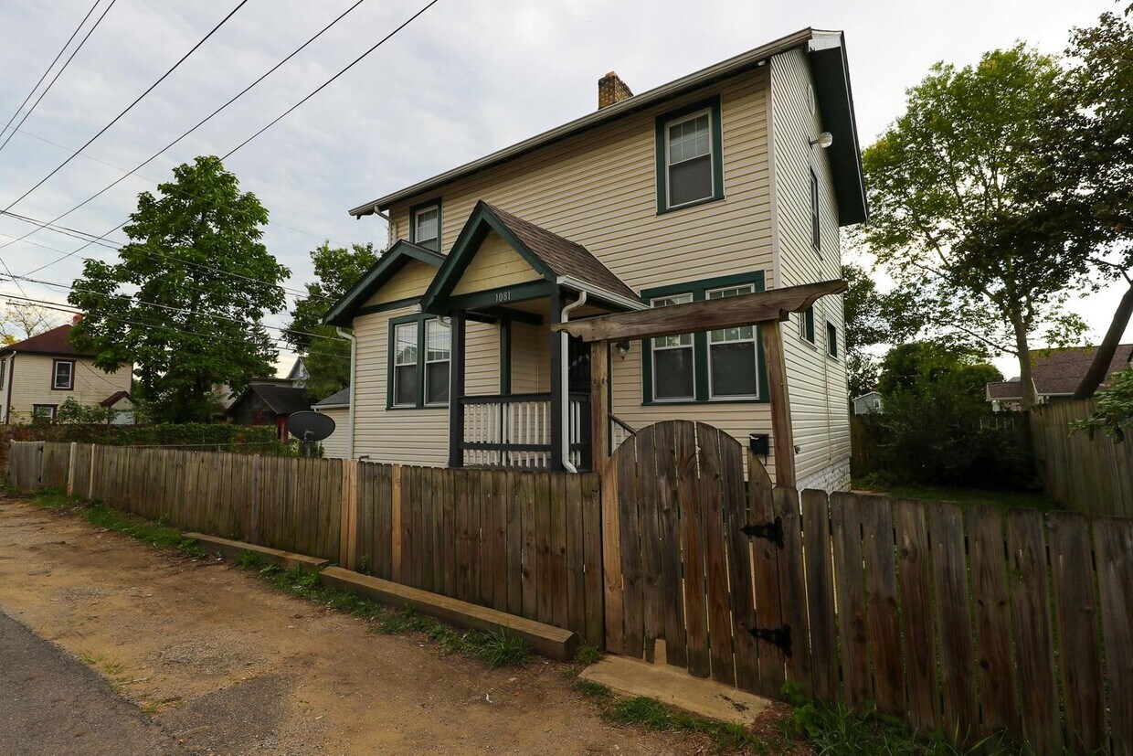 Primary Photo - Tired of sharing walls with neighbors? Upd...