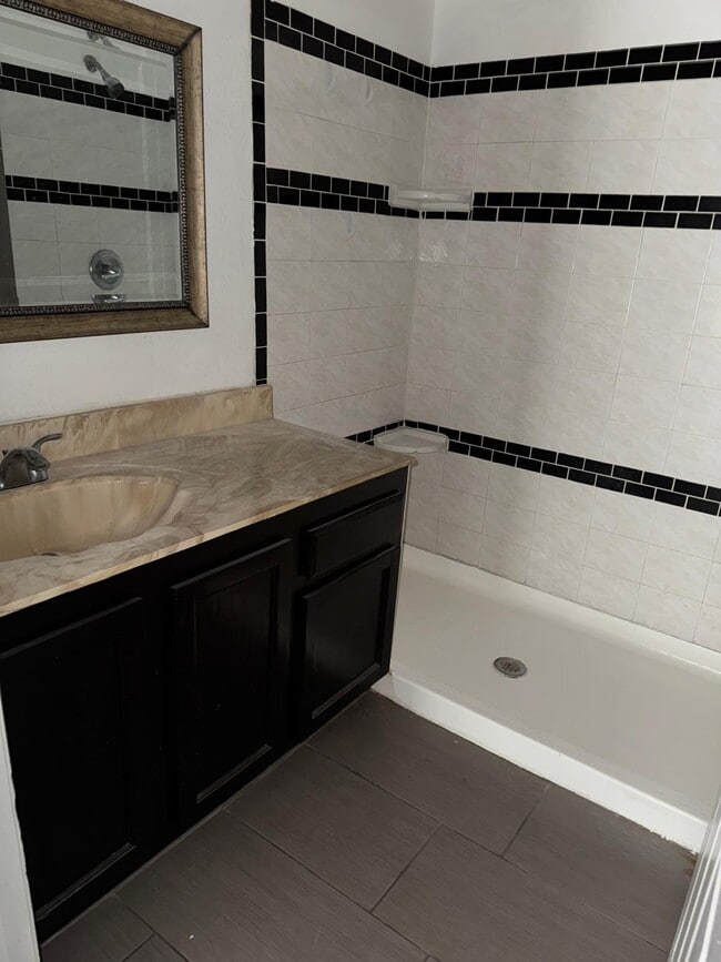 Foto del edificio - 4029 Versailles Dr