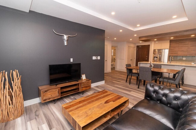 Building Photo - 5515 Clyde St.