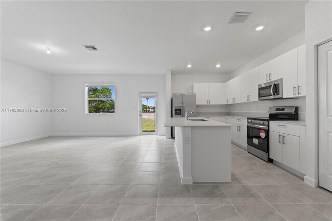 Foto del edificio - 2912 SE 23rd Ave