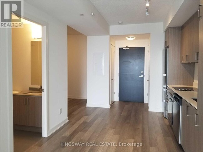 Photo du bâtiment - 5230-5230 Dundas St