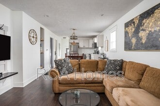 Building Photo - 1740 S Randolph St