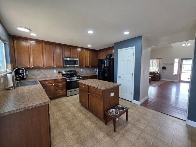 Foto del edificio - 8807 Silver Glen Dr