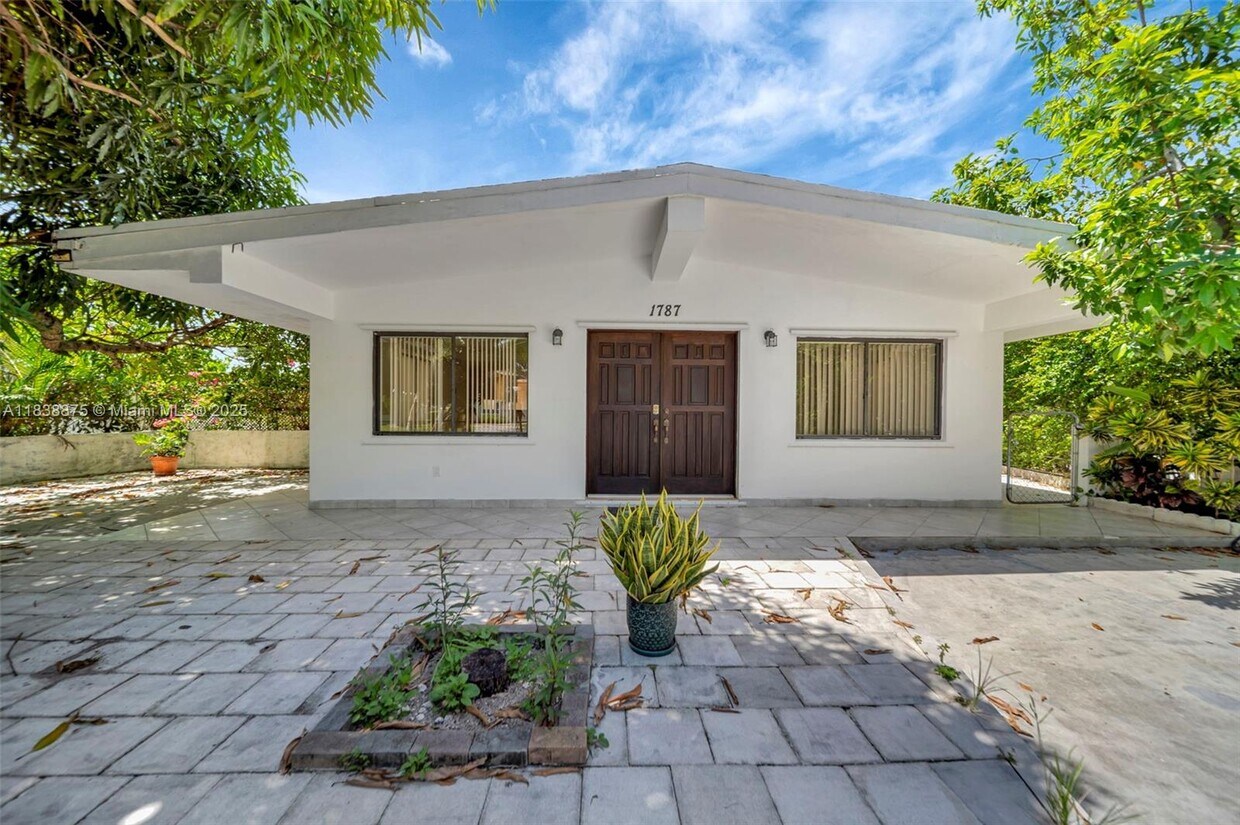 Foto principal - 1787 NE 177th St