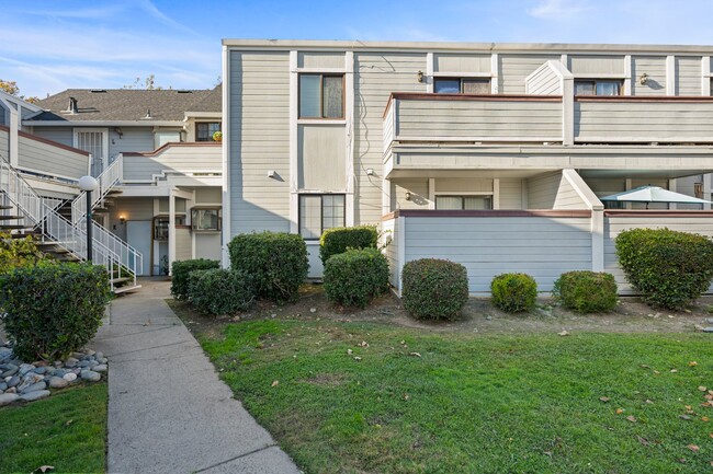 Building Photo - Modern Updated 3 Bed, 2 Bath Condo in Citr...