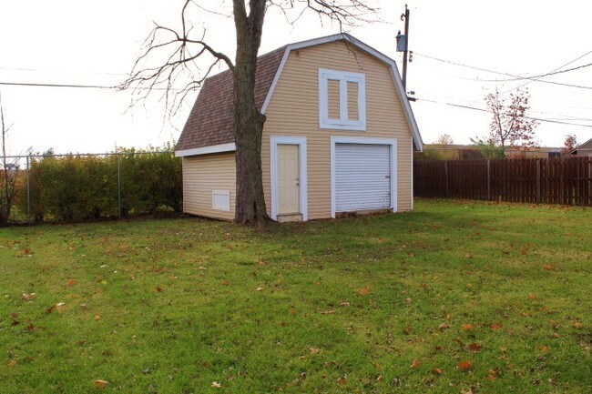 Building Photo - 6105 Gregory Dr