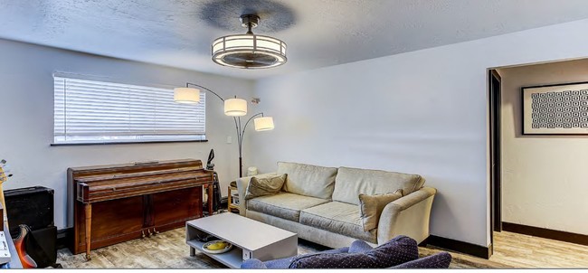 Interior Photo - 4426-4436 W 39th Ave